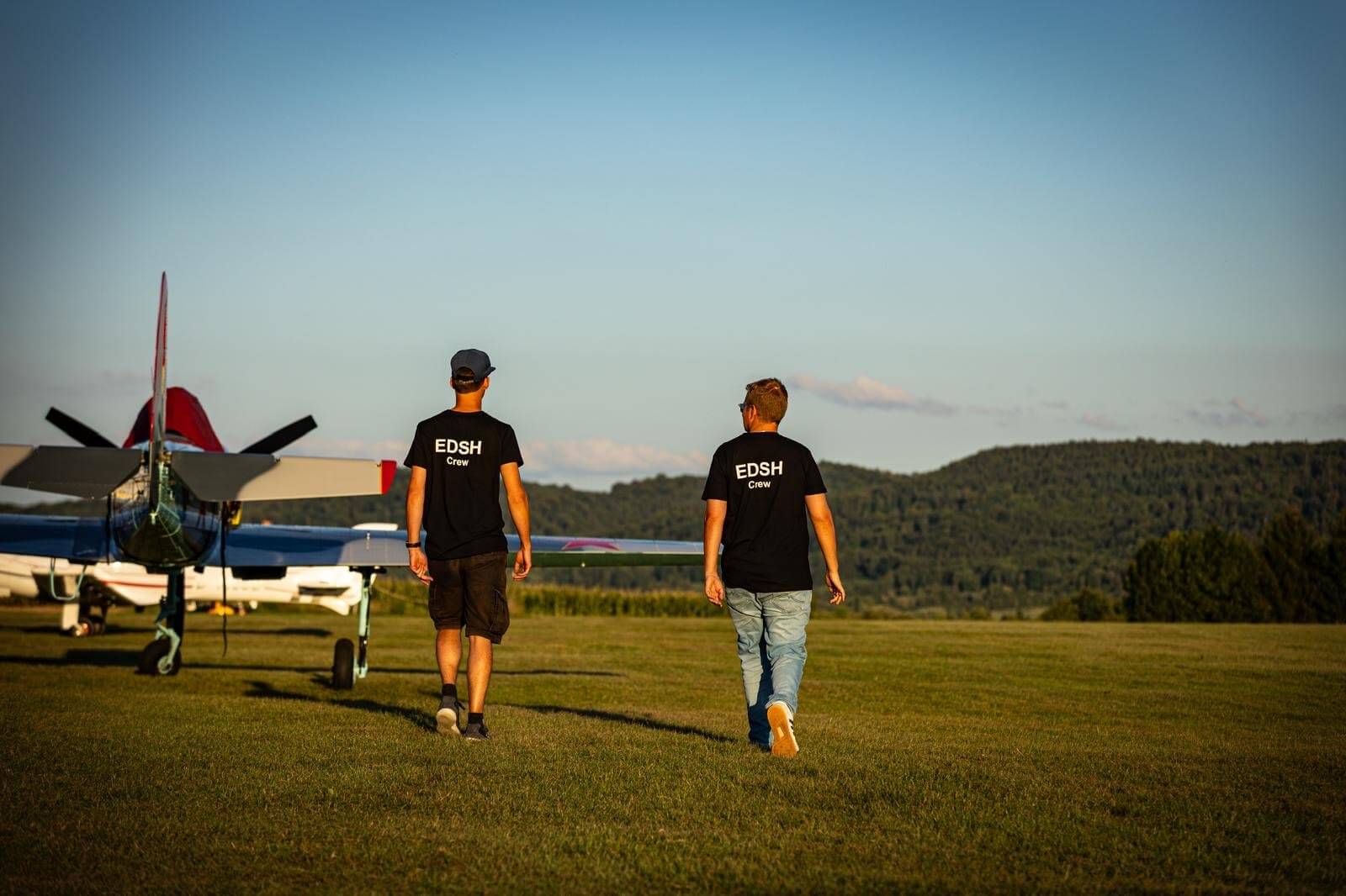 Team am Flugplatz
